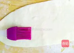 Illustration of how to make salt and pepper shell flower rolls 12