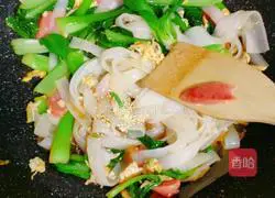 Illustration of how to make fried rice noodles 9