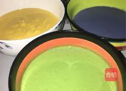 Illustration of how to make homemade colorful spring rolls 4