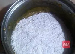 Illustration of how to make pumpkin hair cake 4