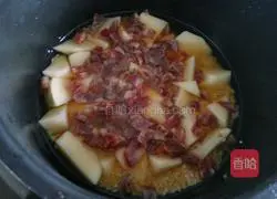 Illustration of how to make potato and sausage braised rice 4