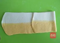 Illustration of how to make two-color shell flower rolls 10