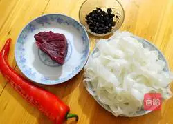 Illustration of how to make fried rice noodles with black pepper and beef 1