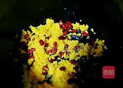 Illustration of how to make red bean, lily and bran rice porridge 3