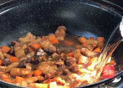 Illustration of how to make braised pork belly rice 15