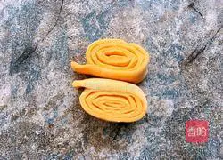 Illustration of how to make butterfly flower rolls 14