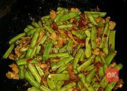 Illustration of how to make braised beans and noodles 8