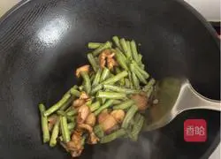 Illustration of how to make braised beans and noodles 4