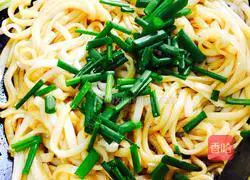 Illustration of how to make fried Shanshui rice noodles with fresh vegetables 6