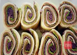 Illustration of how to make colorful flower rolls 11