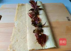 Illustration of how to make pancake rolls with Chinese toon sprouts 2