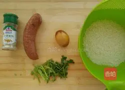 Illustration of how to make red sausage and preserved egg porridge 1