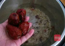 Illustration of how to make eight-treasure porridge 3