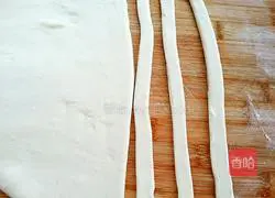 Illustration of how to make silver silk flower rolls 7