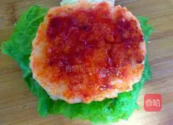 Illustration of how to make shrimp burgers 9