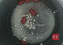 Illustration of how to make Poria cocos porridge 3