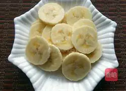 Illustration of how to make banana millet porridge 3