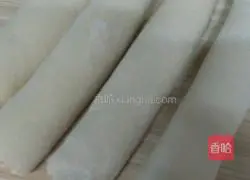 Illustration of how to make rose rolls 2