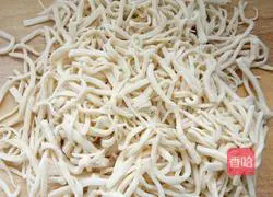 Illustration of braised noodles with beans, potatoes and pork belly 4