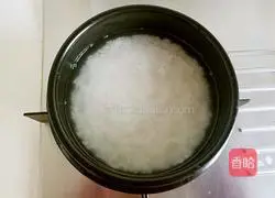 Illustration of how to make sausage clay pot rice 5