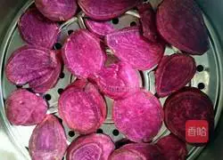 Illustration of how to make purple sweet potato and banana cake 2