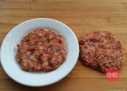 Illustration of how to make homemade steak hamburgers 4