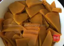 Illustration of how to make pumpkin hair cake 1