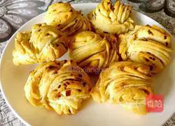 Illustration of making double-flavored flower rolls 17