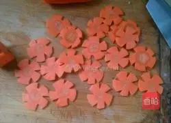 Illustration of how to make carrot and lean meat claypot rice 6