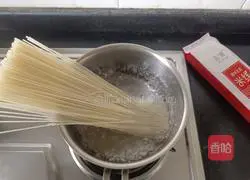 Illustration of how to make fried vegetarian rice noodles 3