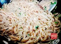 Recipe for stir-fried rice noodles with bean sprouts Illustration 9