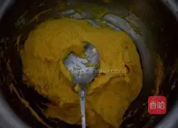 Illustration of how to make pumpkin hair cake 5