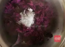 Illustration of how to make purple sweet potato cake 2