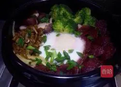 Illustration of how to make sausage claypot rice 7
