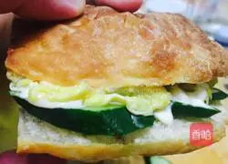 Illustration of how to make baguette burger 10