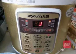 Illustration of how to make glutinous rice and black bean porridge 3