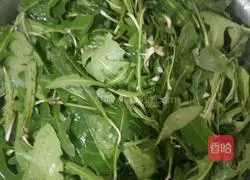 Illustration of how to make dandelion and chive box 2