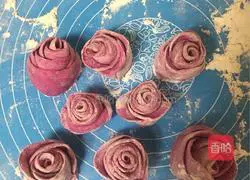 Illustration of how to make rose rolls 5