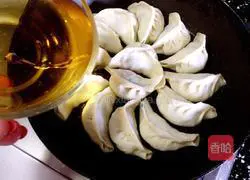 Illustration of how to make vegetarian pot stickers with mushrooms and vegetables 19