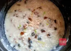 Illustration of how to make preserved egg and lean meat porridge 11