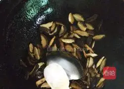 Big bone scallop and mushroom porridge Practice illustration 5