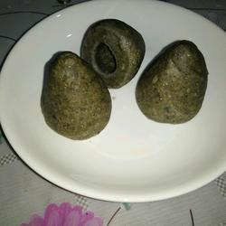 Dried plum and vegetable steamed buns