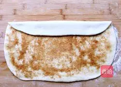 Illustration of how to make brown sugar flower rolls 8