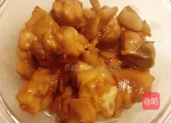 Illustration of how to make claypot rice with mushrooms and chicken 5