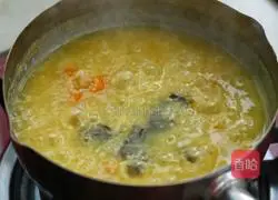 Illustration of how to make millet, pumpkin and sea cucumber porridge 5