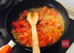 Illustration of how to make seafood risotto with tomato sauce 4