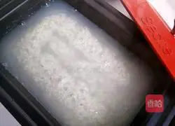 Illustration of how to make preserved egg and lean meat porridge 8