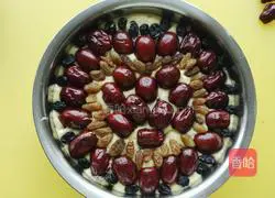 Illustration of how to make red date hair cake 5