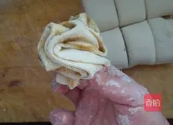 Sesame paste flower roll.Illustration of how to make it 6