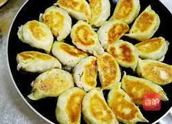 Illustration of how to make Tianjin pot stickers 6